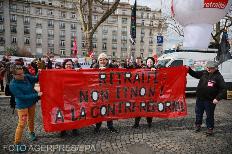Két hónapja tartanak a tüntetések Franciaországban a nyugdíjreform ellen | Fotó: Agerpres/EPA