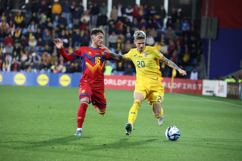 Man (jobbról) szerezte a selejtezősorozat első román gólját | Fotó: frf.ro