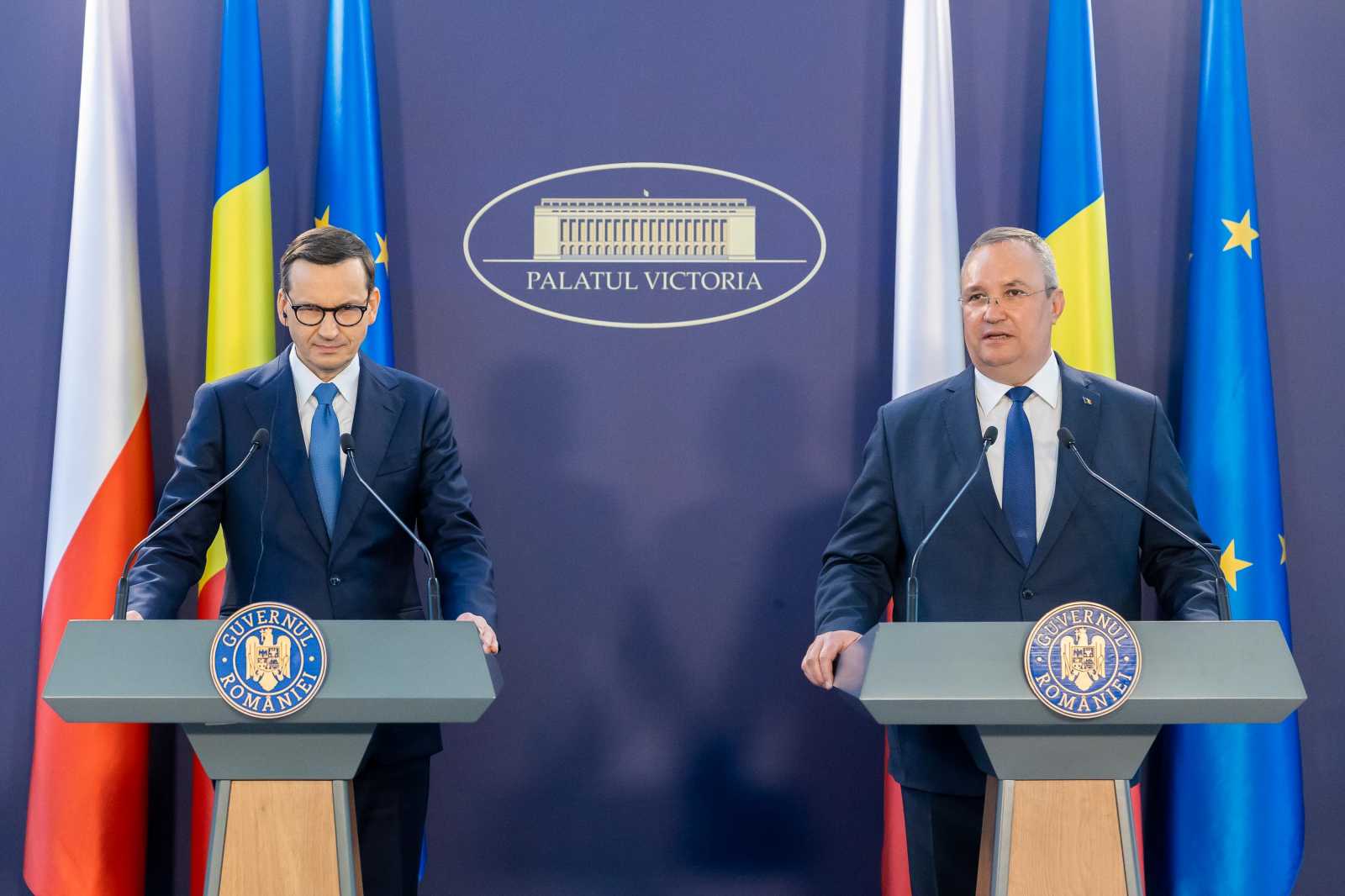 Mateusz Morwaiecki lengyel kormányfő és Nicolae Ciucă román miniszterelnök közös sajtótájékoztatót tartottak | Fotó: gov.ro