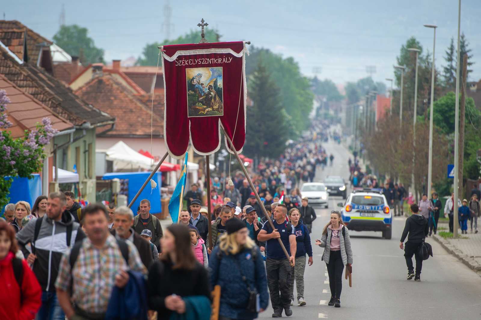 A szombati csíksomlyói pünkösdi szentmisére tízezrek érkeztek az ország és a Kárpát-medence minden részéből.