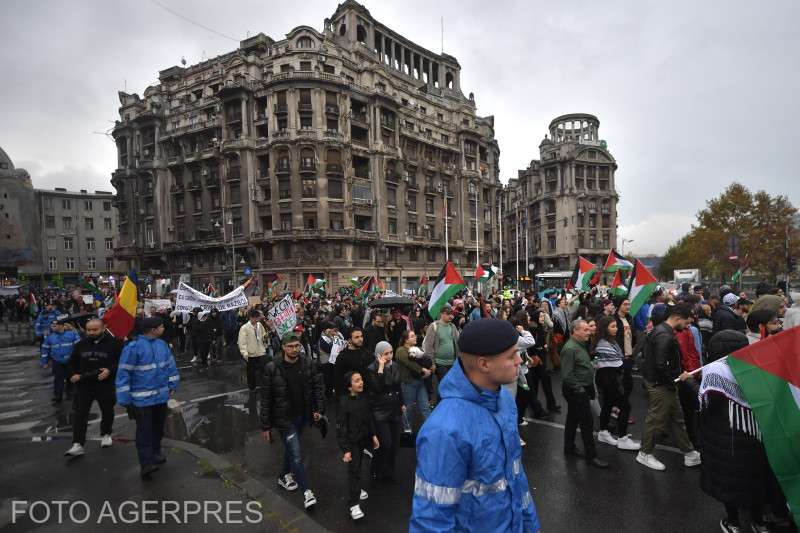 Könnygázspray és petárdák a bukaresti palesztinbarát tüntetésen