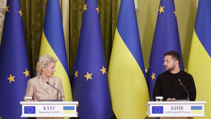 Ursula von der Leyen európai bizottsági elnök és Volodimir Zelenszkij ukrán államfő Fotó: MTI