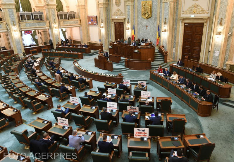 Megint jól jártak a képviselők és a szenátorok Fotó: Agerpres 