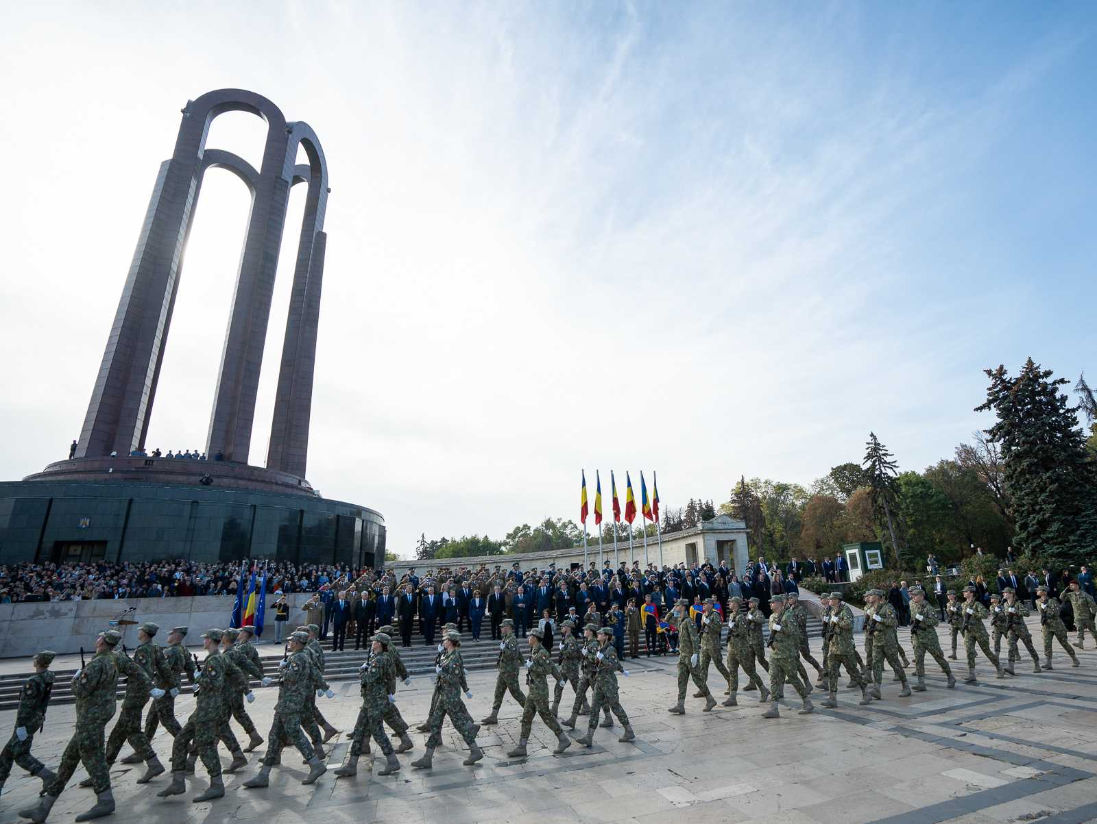 A bukaresti ünnepséget az ismeretlen katona emlékművénél tartották Fotó: Klaus Iohannis Facebook oldala