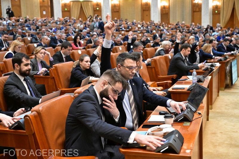 Túlyomó többségben vannak a férfiak a román a parlementben Fotó: Agerpres