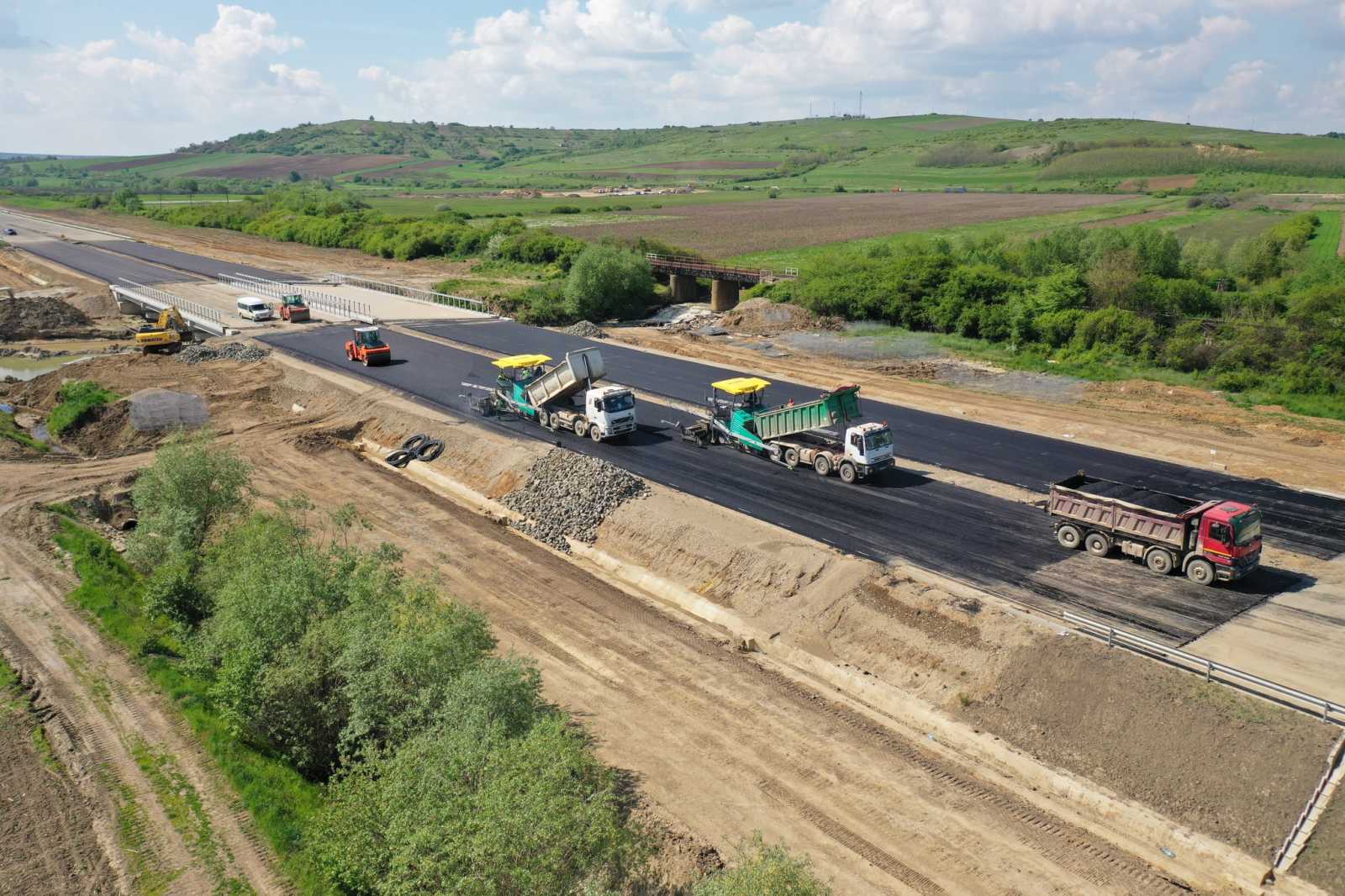 A temető felett vezetne az autópálya viaduktja, tiltakoznak a falu lakói