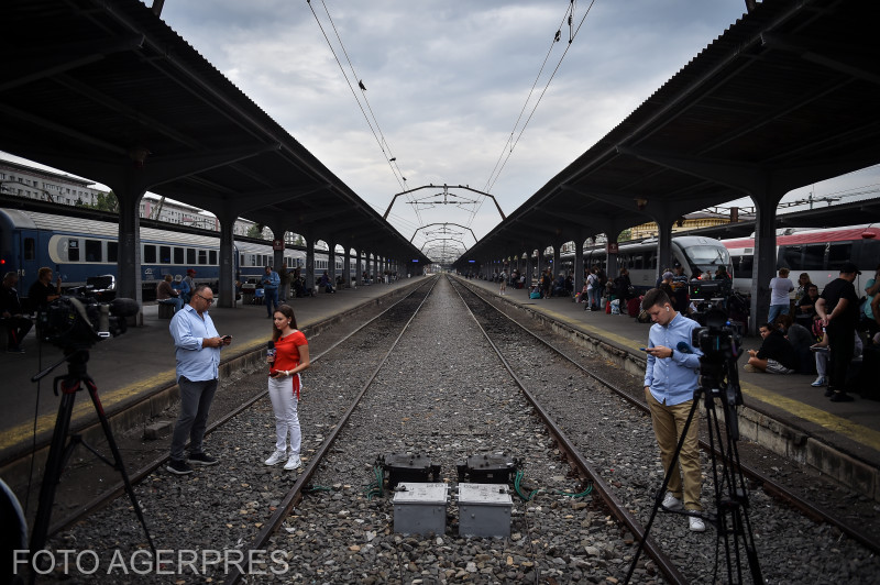 Két órán át nem indultak a vonatok | Fotó: Agerpres