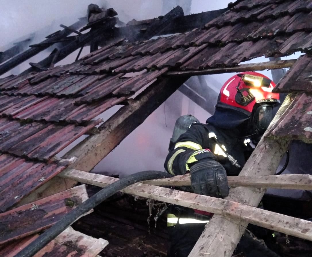 A tűzoltók hosszasan próbálták eloltani a tüzet | Fotó: ISU Mureș