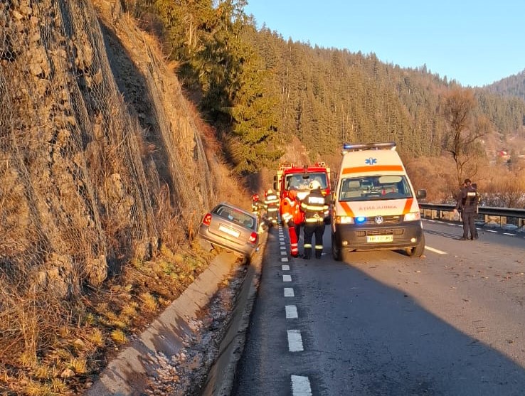 Az útszéli árokban állt meg az autó | Fotó: ISU Harghita