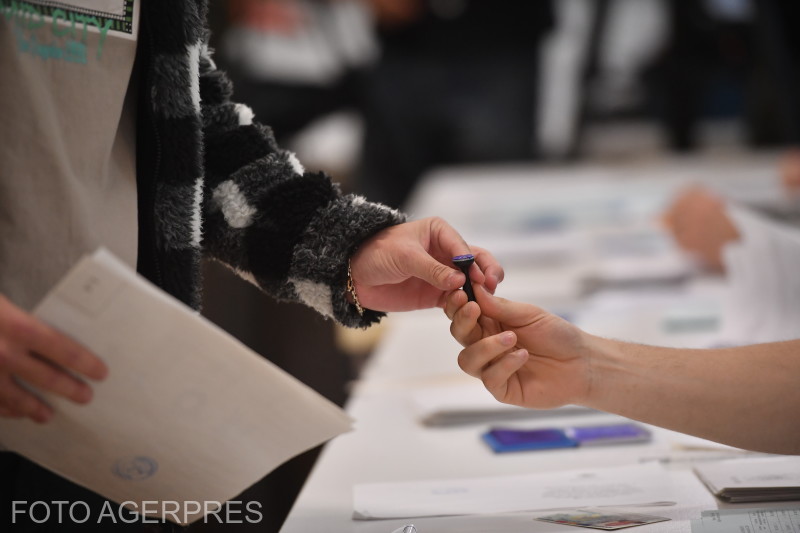 Felelős döntésre biztatnak a rektorok. | Fotó: Agerpres