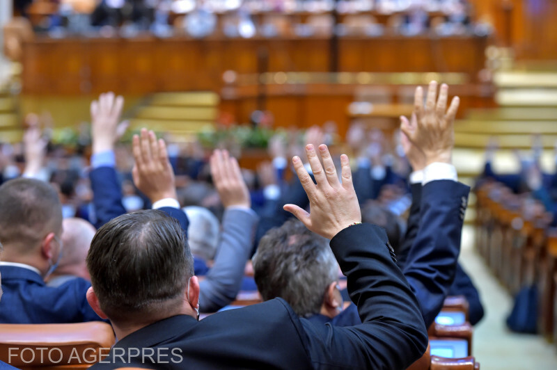 Először szavazott az új parlament | Fotó: Agerpres