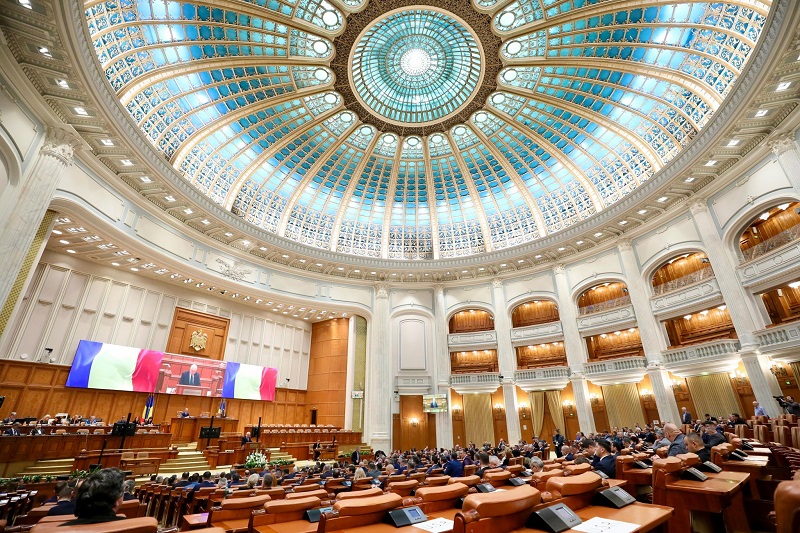 A parlament két háza hétfőn 17 órakor kezdődő együttes ülésén szavaz az új kormány beiktatásáról és a kormányprogramról | Fotó: Románia Parlamentjének Facebook oldala