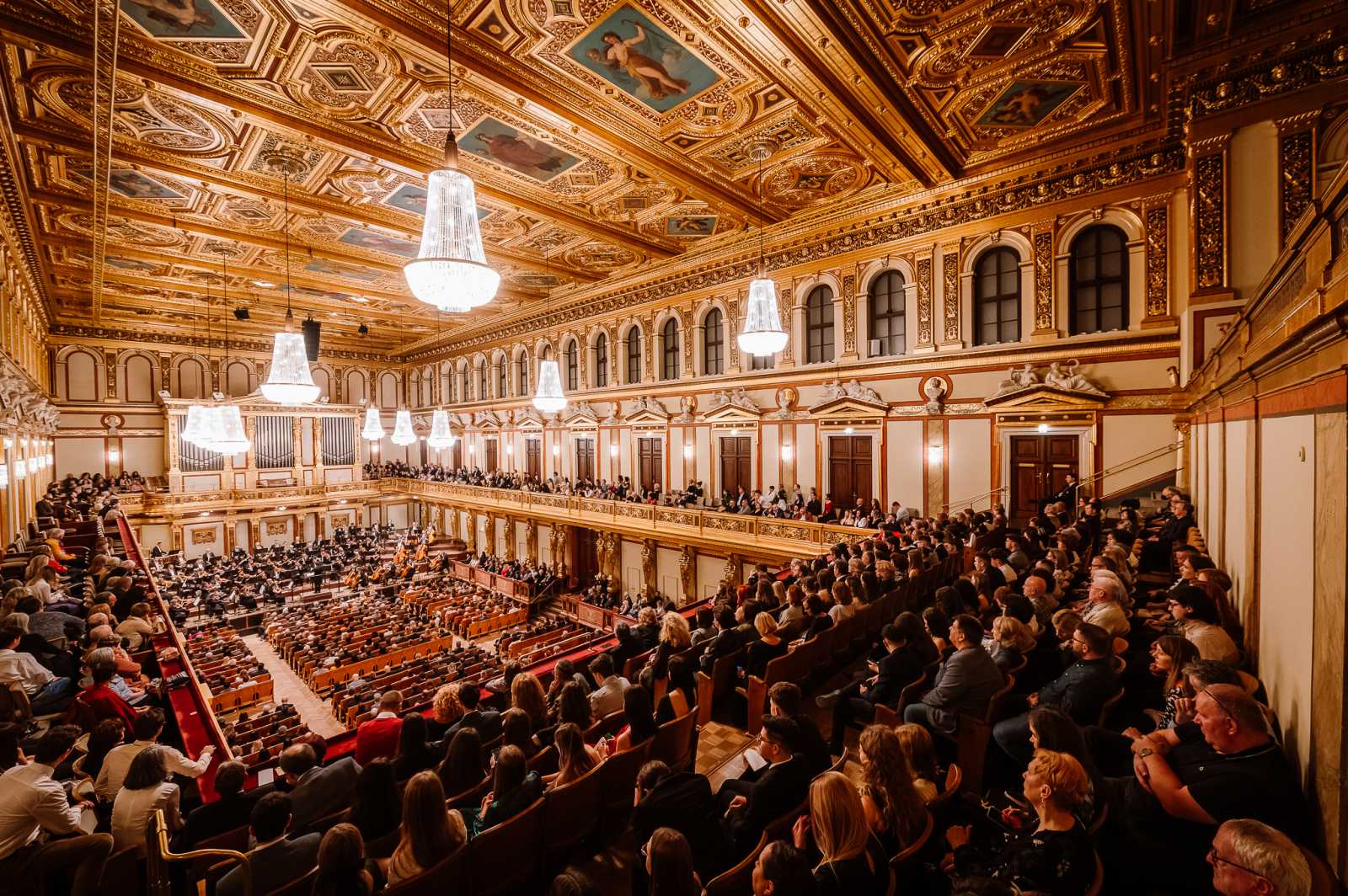 Zsúfolásig megtelt a világ legnagyobb tekintélynek örvendő koncerttermeként ismert bécsi Musikverein aranyterme a Marosvásárhelyi Állami Filharmónia november 8-i koncertjén |Fotó: Bereczky Sándor