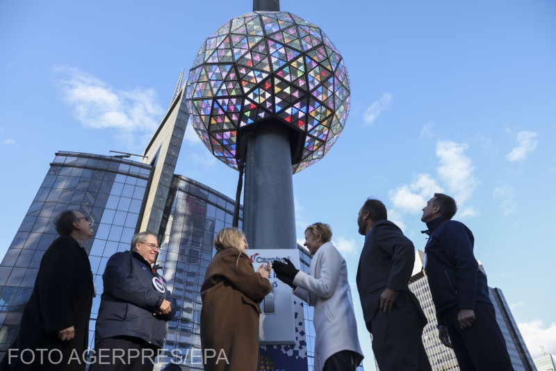 A szilveszteri gömböt tesztelték a One Times Square tetején New Yorkban december 30-án. | Fotók: Agerpres