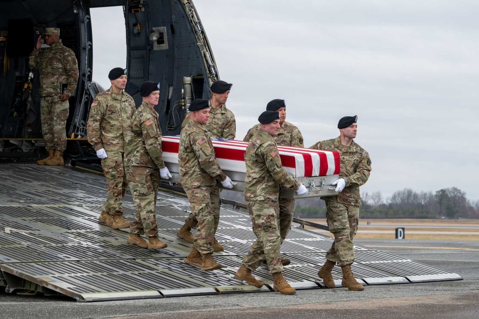 Elhunyt amerikai katonát szállítanak haza | Fotó: Egyesült Államok Hadseregének Facebook oldala