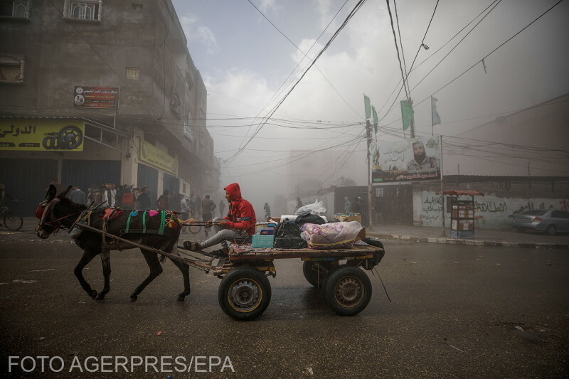 Bombázás utáni pillanatok Gázában | Fotó: Agerpres/EPA
