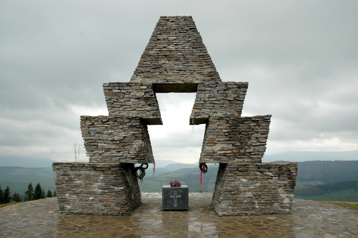 A magyar honfoglalás millecentenáriumi emlékműve a Vereckei-hágó közelében Fotó: Wikipédia 
