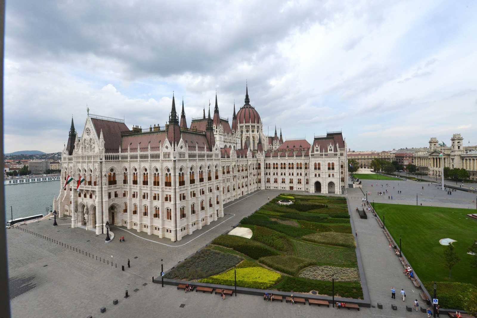 Hétfőn várhatóan igent mondanak a magyar parlamentben a svéd csatlakozásra Fotó: a magyar Országgyűlés Facebook oldala 
