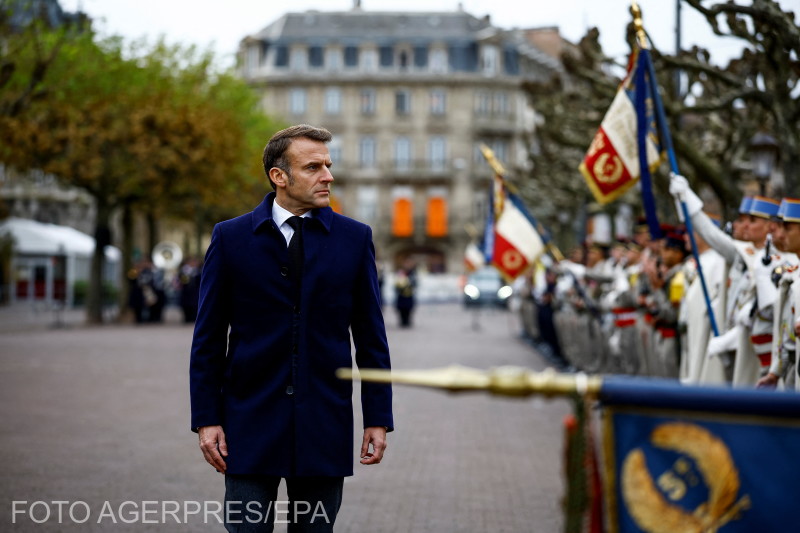 Emmanuel Macron francia elnök megszemléli a csapatokat a Place Broglie téren a Strasbourg felszabadításának 80. évfordulója alkalmából rendezett ünnepségen Strasbourgban, Franciaországban, 2024. november 23-án. | Fotó: Agerpres