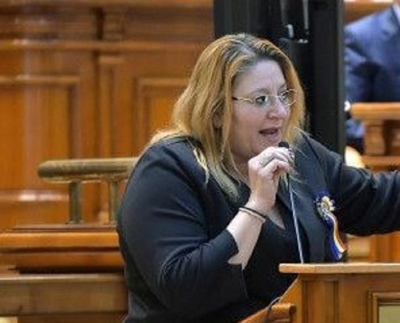 „Ki lesz Románia miniszterelnöke? Diana Şoşoacă” –  mondta | Archív fotó: Agerpres