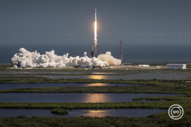 Útnak indul a SpaceX Falcon Heavy nagy teherbírású hordozórakétával összekapcsolt Europa Clipper amerikai bolygókutató űrszonda a floridai Kennedy Űrközpont kilövőállásáról | Fotó: MTI/EPA/Cristobal Herrera Ulashkevich