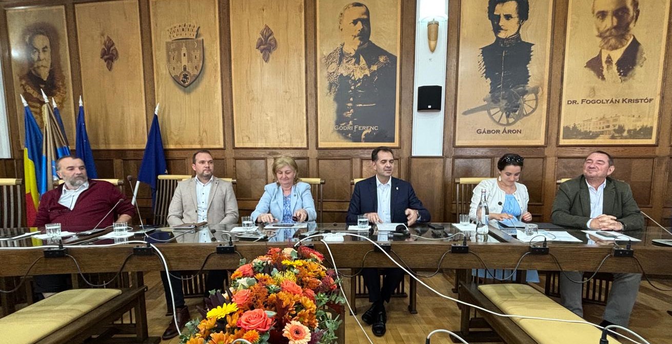 Czimbalmos Kozma Csaba, Jakab István Barna, Sztakics Éva, Antal Árpád, Ambrus Fruzsina és Tóth Birtan Csaba | Fotó: Kovács Zsolt