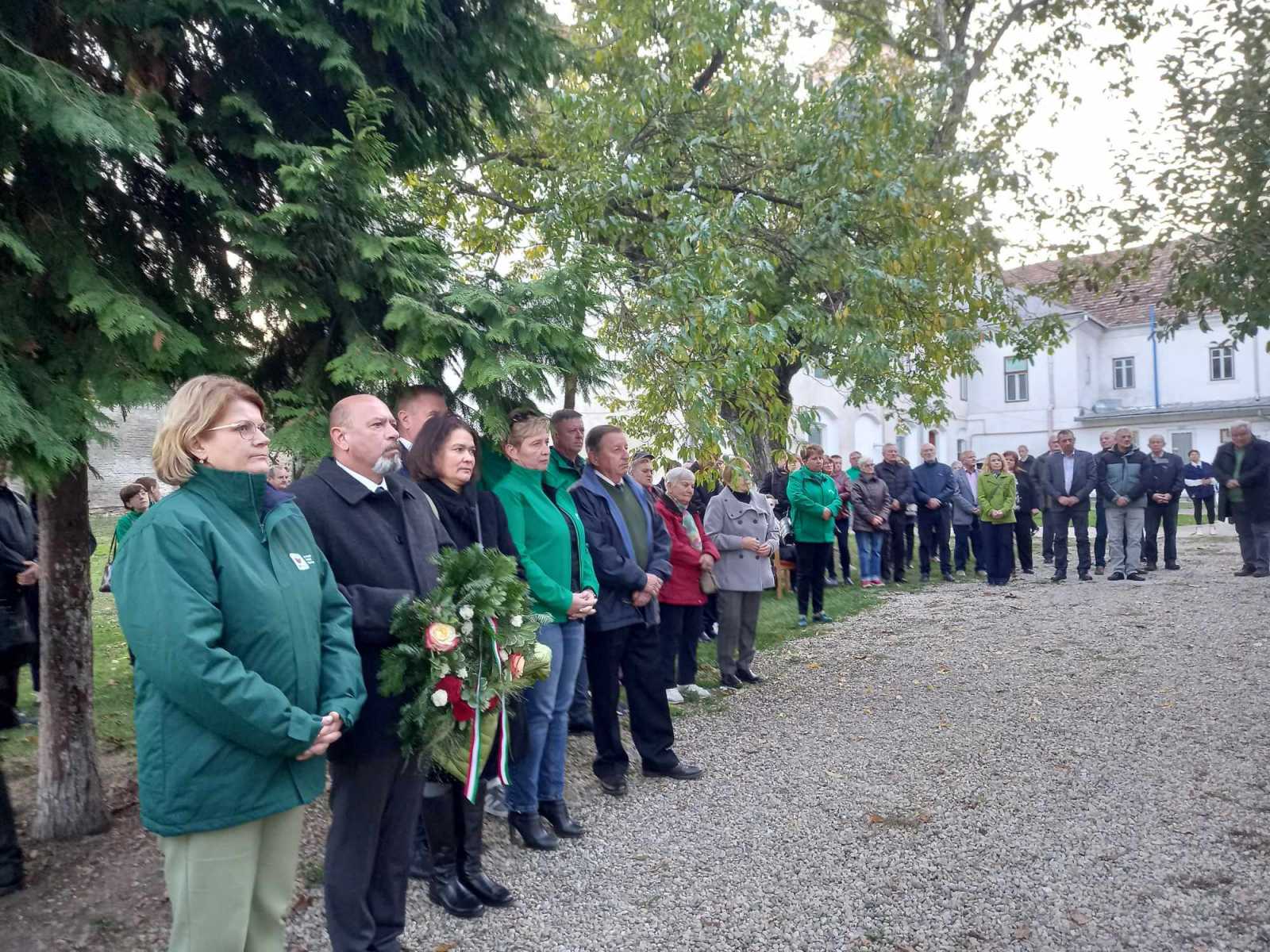 Koszorúzás a mártírok emlékművénél | A szerző felvétele