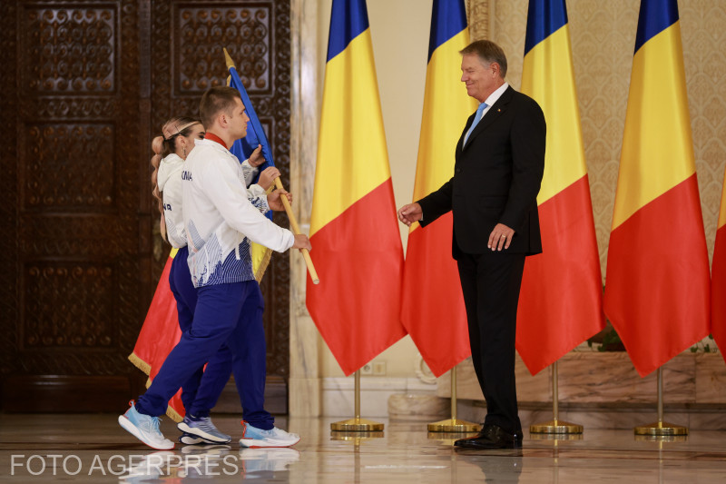 Klaus Iohannis elnök a Cotroceni-palotában kitünteti a 2024-es párizsi olimpiai és paralimpiai játékokon érmet szerzett sportolókat | Fotó: Agerpres