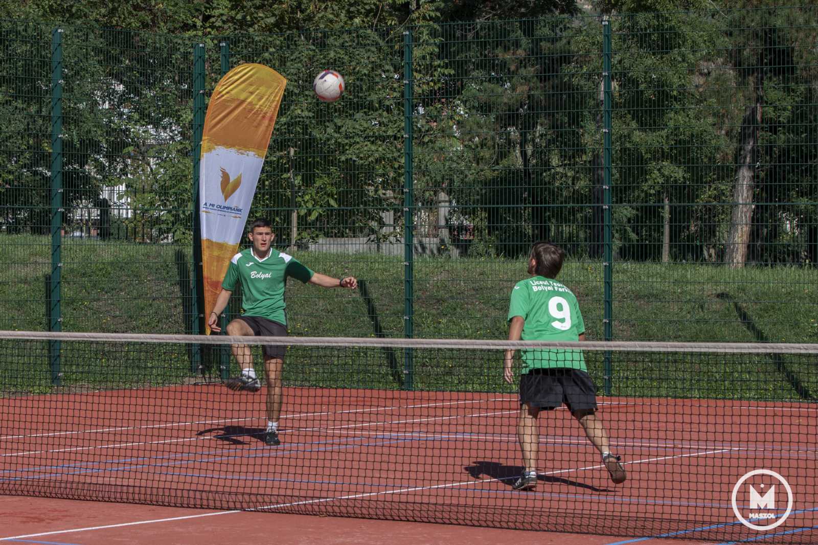 Lábteniszből sem volt hiány az idei sportolimpián. A futballtornák mellett a látványos sportágban is megmérettették magukat a résztvevő csapatok.