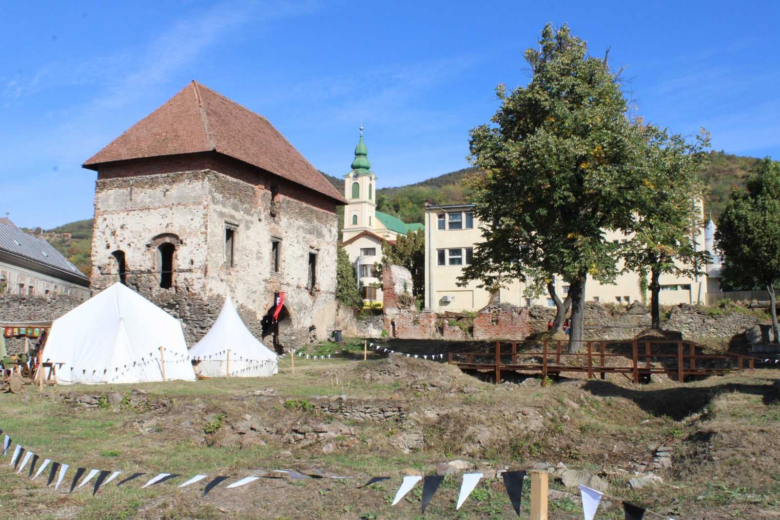 A fesztivál fő helyszíne, a Báthory-vár | Fotó: Kulcsár Mária