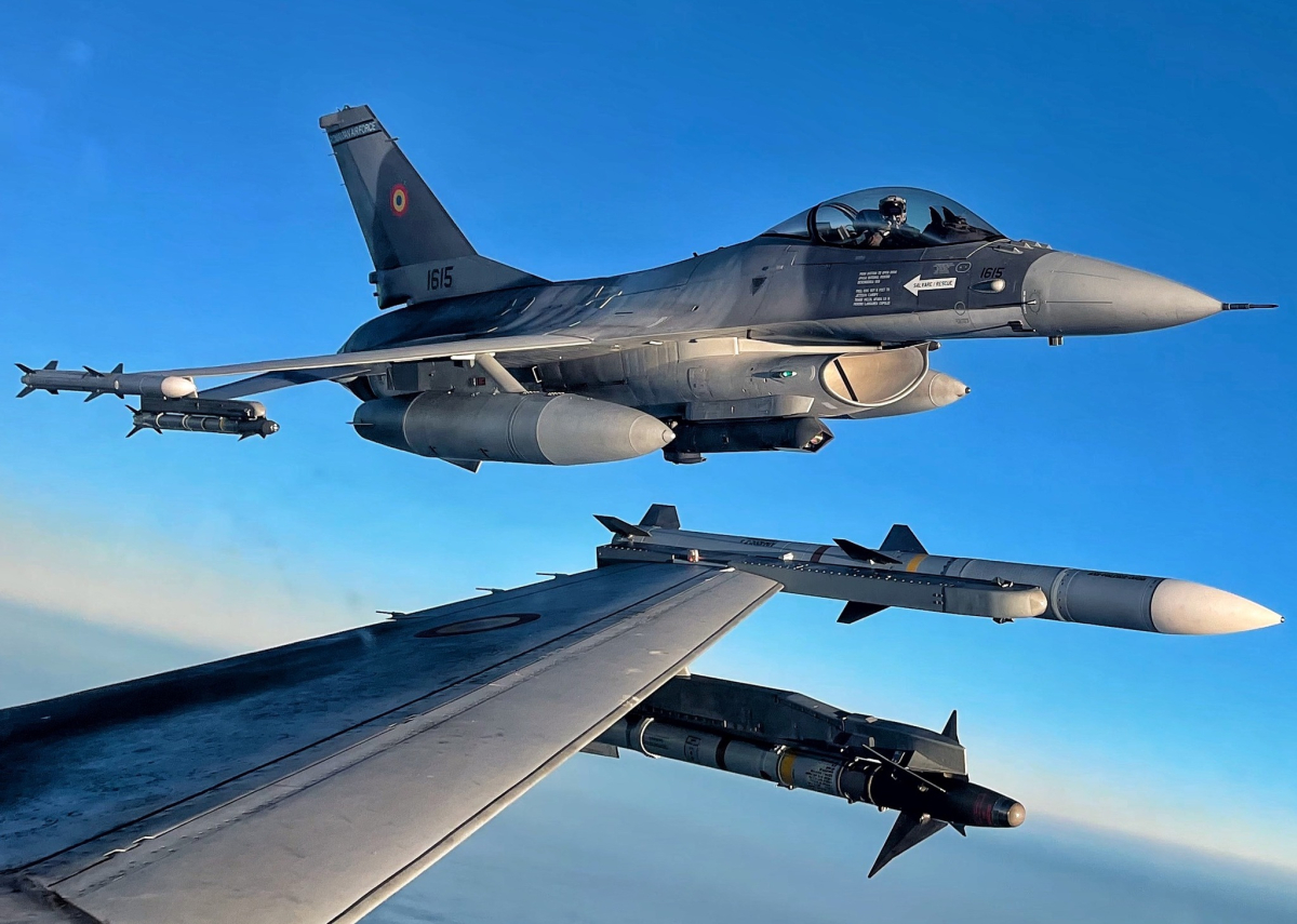 Két F-16-os és két F-18-as vadászgép lendült akcióba Fotó: a Defense Romania Facebook oldala