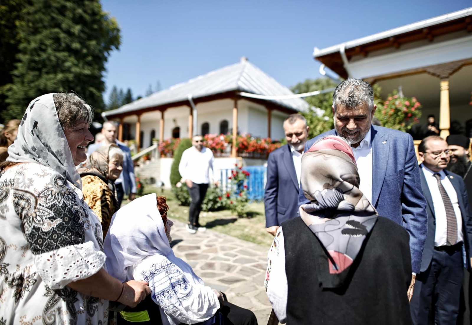 Marcel Ciolacu nyugdíjasok körében Fotó: Marcel Ciolacu Facebook oldala