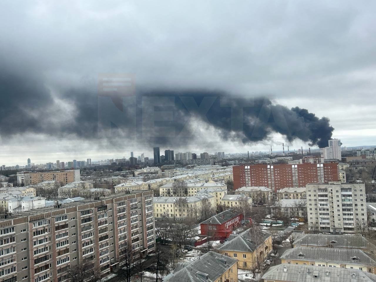 Lángol az Uralmaszadov | Fotó: Twitter/Nexta