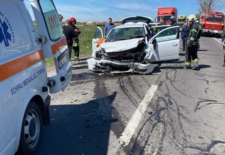 Ebben az autóban utaztak a balesetet szenvedett lelkészek | Fotó: Facebook/Info Trafic 24