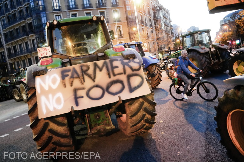Tüntető gazdák Barcelonában. Európa-szerte tiltakoztak Fotó: Agerpres 