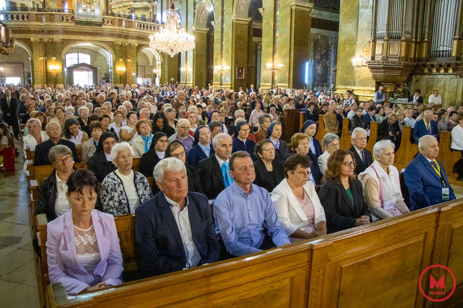 Ritkán látni ennyire tele az impozáns istenházát. Az egyházmegye valamennyi szegletéből érkeztek hívek az ünnepségre, amely évente a váradi magyarok egyik legkiemelkedőbb eseménye is.