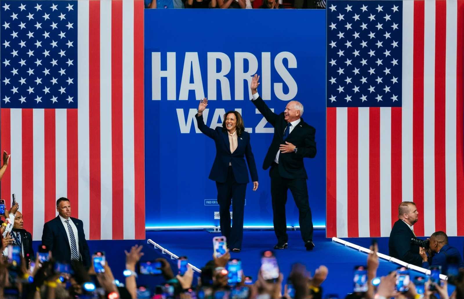 Kamala Harris és Tim Walz. A demokraták célkeresztjébe került a magyar miniszterelnök Fotó: Tim Walz Facebook oldala