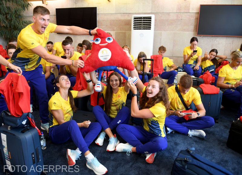 A román olimpiai csapat tagjai a Henri Coanda nemzetközi repülőtéren, mielőtt Párizsba utaznak | Fotók: Agerpres