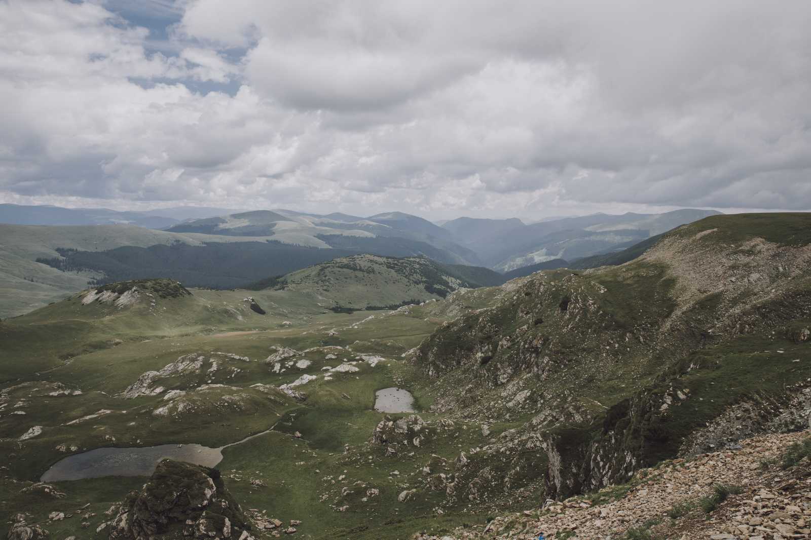 Utunk izgalmas része a Transalpinán kezdődött, amely a motorosok és a szerpentinek kedvelőinek kihagyhatatlan. Az út minősége is jó, és kevésbé forgalmas, mint a Transzfogarasi út.