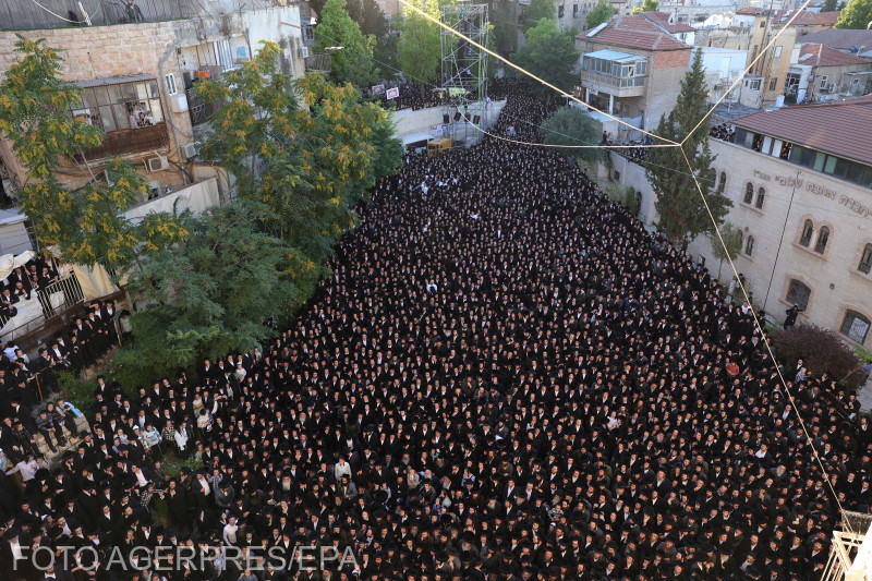 Több ezer ultraortodox zsidó tiltakozott az új katonai toborzási törvény ellen Jeruzsálemben | Fotó: Agerpres