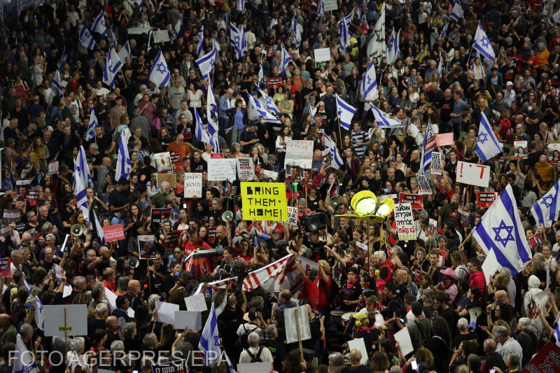 Áprilisban a túszok szabadon engedéséért tüntettek Tel-Avivban | Fotó: Agerpres