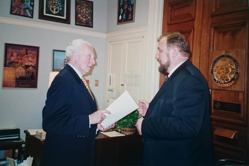 Tom Lantos és a szerző a politikus képviselőházi irodájában, 2000 júniusában l Fotó: a szerző archívuma