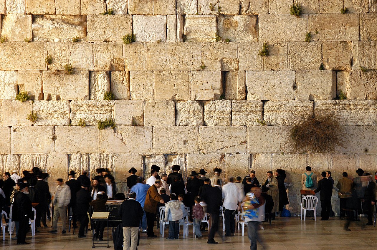 Ortodox zsidók a jeruzsálemi siratófalnál Fotó: Wikipédia