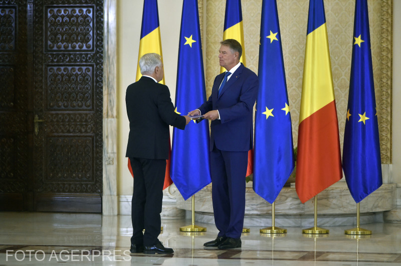 Angel Tîlvăr védelmi miniszter és Klaus Iohannis eltérő állásponton van Fotó: Agerpres