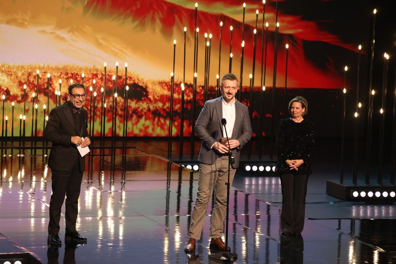 Székely Csaba átveszi a díjat | Fotó: UNITER/Facebook 