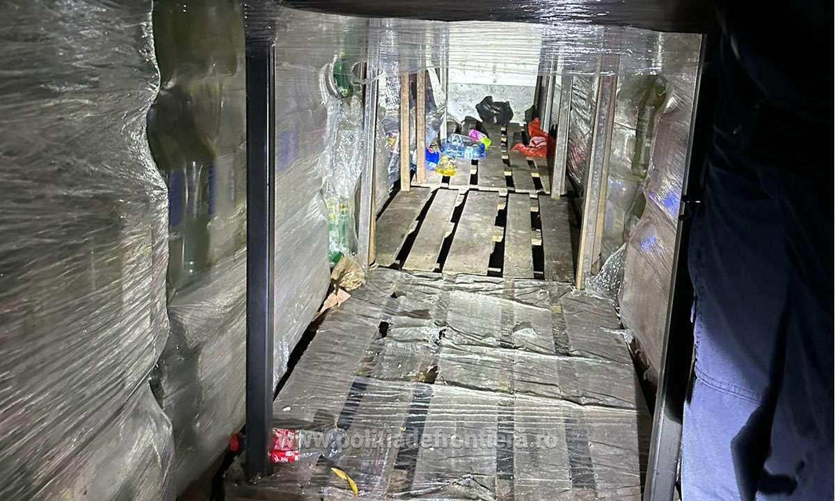 Kamionok rakterében igyekeznek átszöktetni az illegális migránsokat Fotó: Országos Határrendőrség
