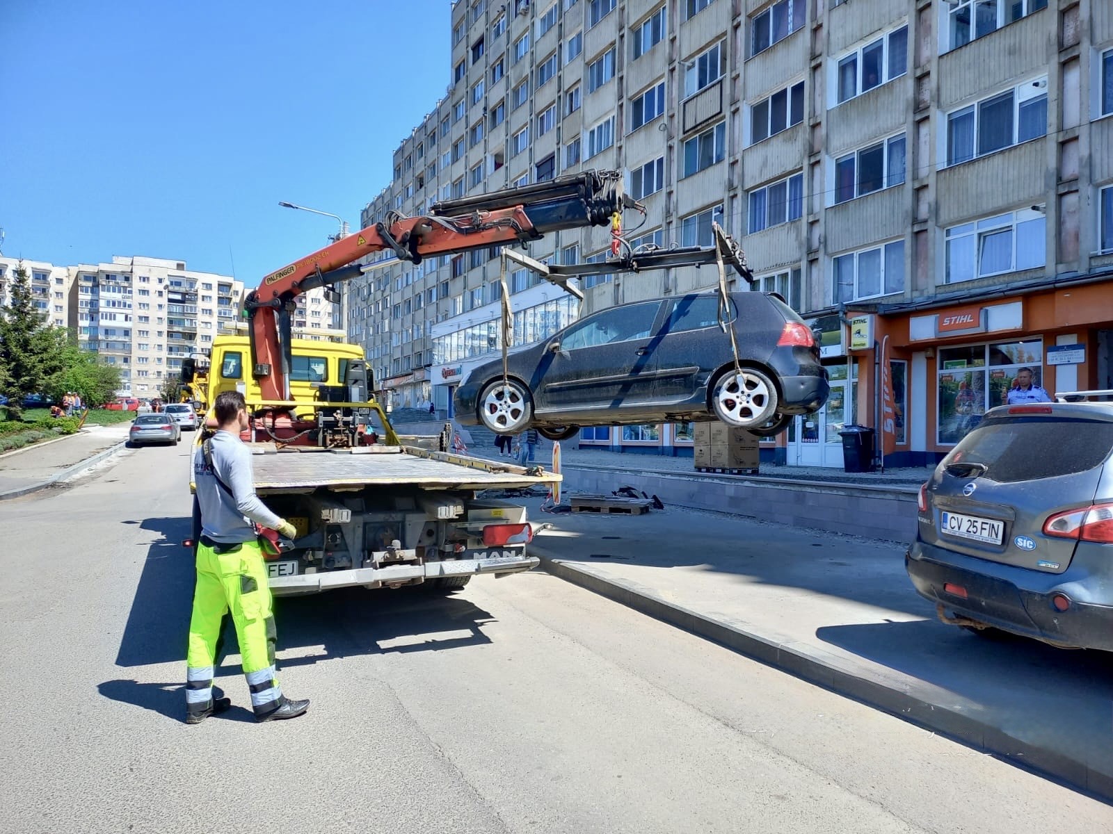 Újra elkezdték begyűjteni a közterületen felejtett autókat Sepsiszentgyörgyön./ Fotó: Sepsiszentgyörgyi helyi rendőrség