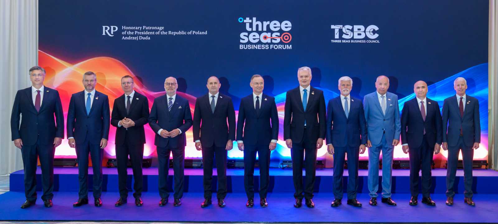 Csoportkép a varsói csúcs résztvevőivel Fotó: presidency.ro
