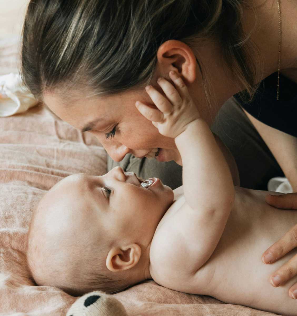Gyereknevelési tanácsok és riogatások tömkelegével találkozhat az édesanya. | Fotó: Pexels
