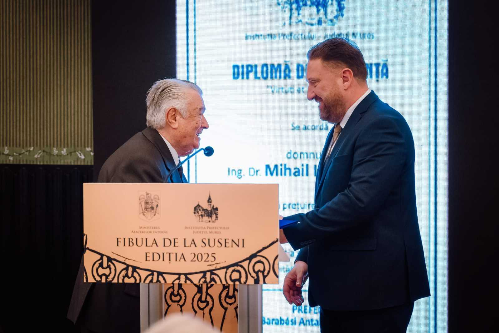 dr. Mihail Ioan Tomșa mérnök és Barabási Antal Szabolcs prefektus | Fotó: Maros Megyei Prefektusi Hivatal